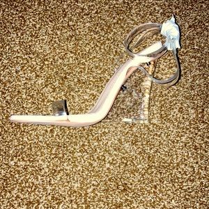 Size 8 nude heels never worn